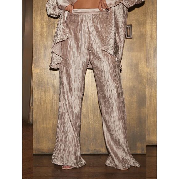 Pretty Little Thing Oatmeal Plissé Wide Leg Pants US 6, High Waist Trousers - Picture 1 of 9
